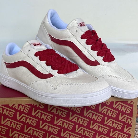 Vans Men’s Cruze Too Cc 90s Retro Blanc De Blanc
VN000CMTJVY
Sneakers - Picture 13 of 16